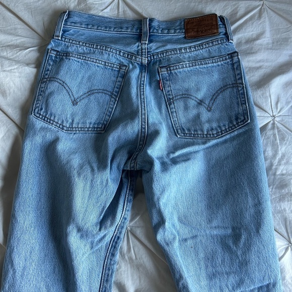 LEVI women’s Size 26 Distressed wedgie straight Blue Jean - Picture 4 of 10